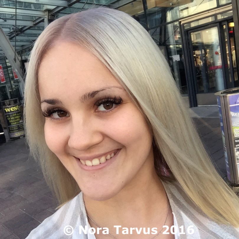 GorgeousBlondeJune2016272