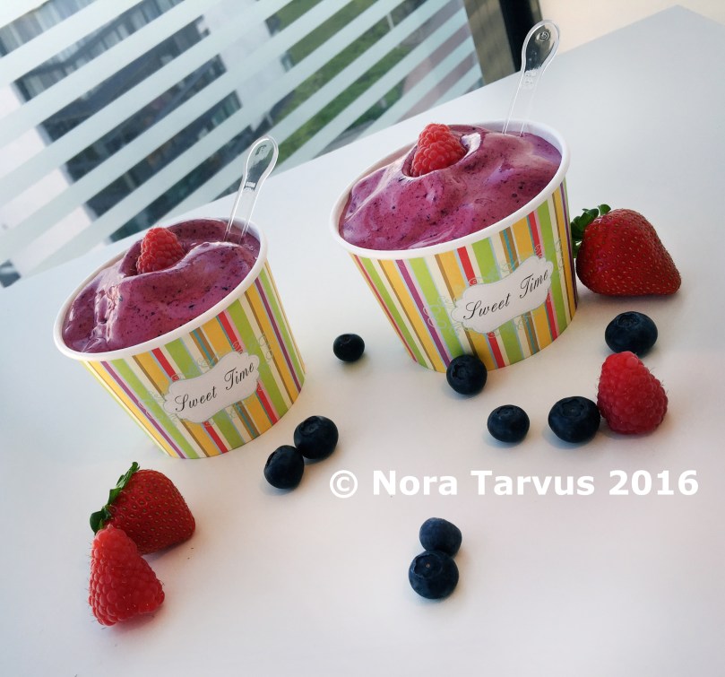 YummyBerrySmoothieBowl997