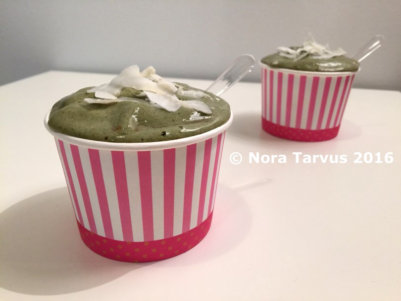 GreenSmoothieBowlSpinachBerry697