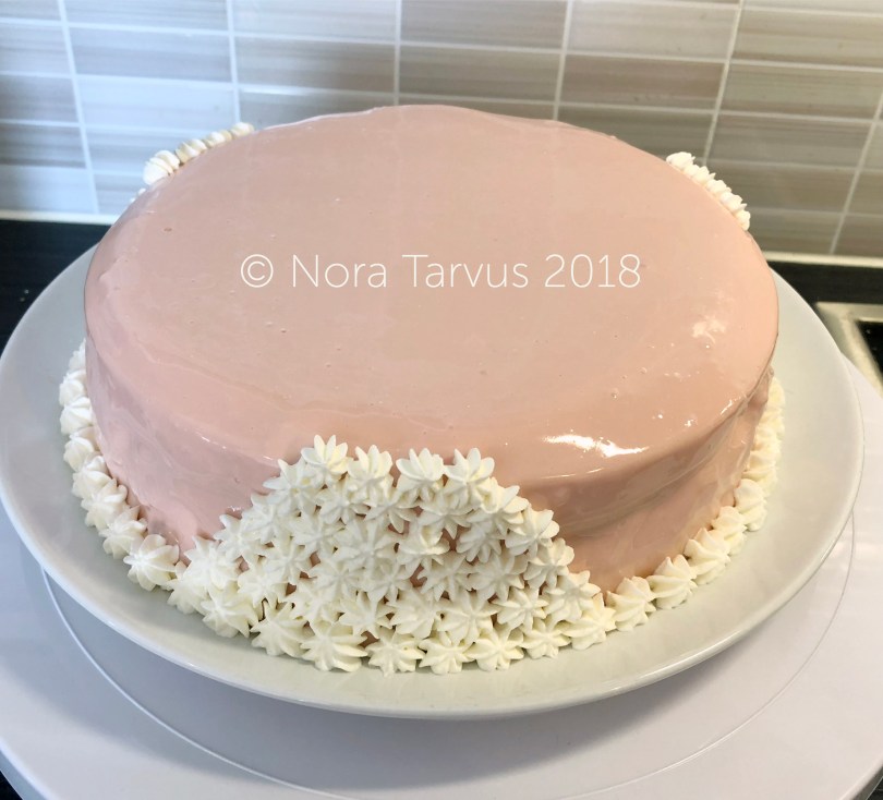 RaspberryMirrorCakeGlazeReady1