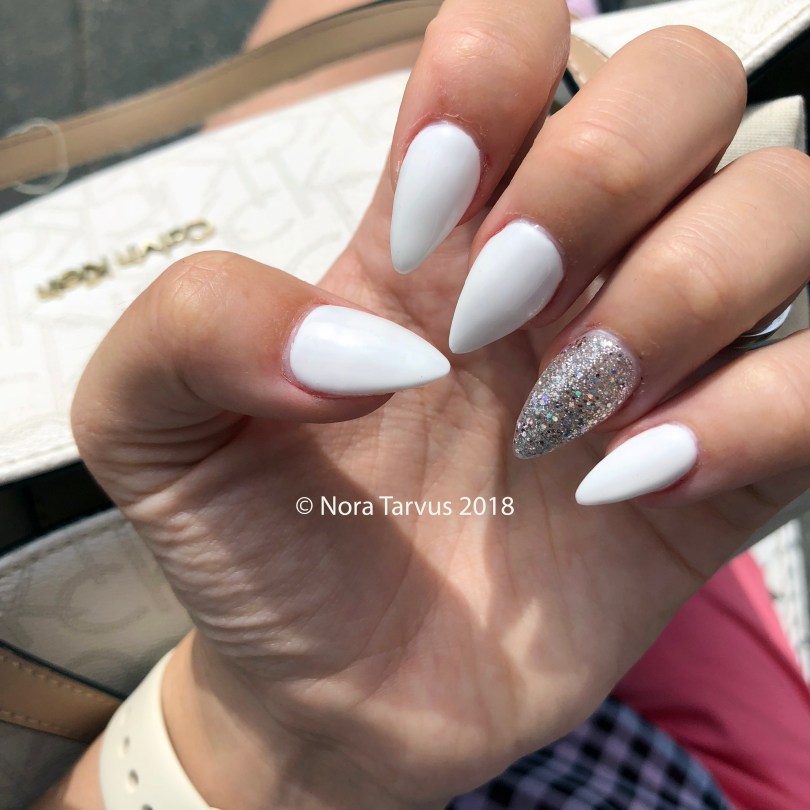 acrylicwhiteglitterstilettoweddingnails1